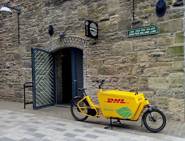 Bicycle couriers collection and delivery Q&A to show you what happens to your bike when it leaves your doorstep. Bonne route!