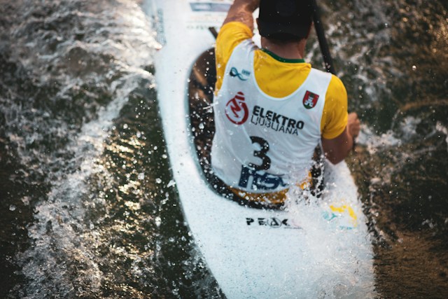 Need to send a kayak or canoe from (A) to (B) in South Africa? #bicyclecouriers to the rescue! Send your kayaks and canoes to the coast/back.